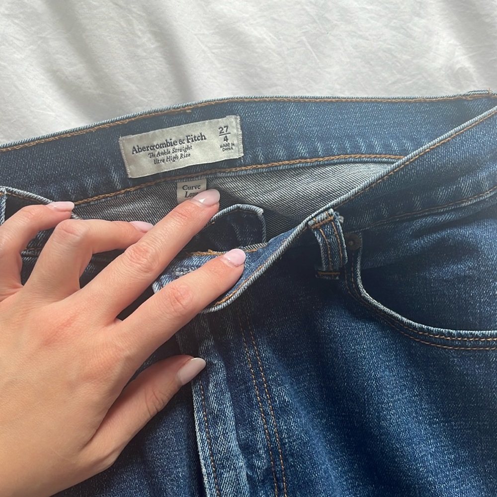 Abercrombie curve love “the ankle straight ultra high rise”